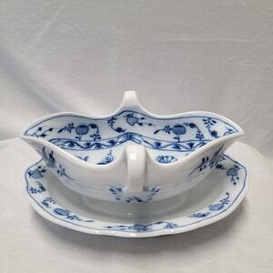 19th Century 1882-1929 Carl Teichert Meissen Blue Onion Gravy Boat Antique China